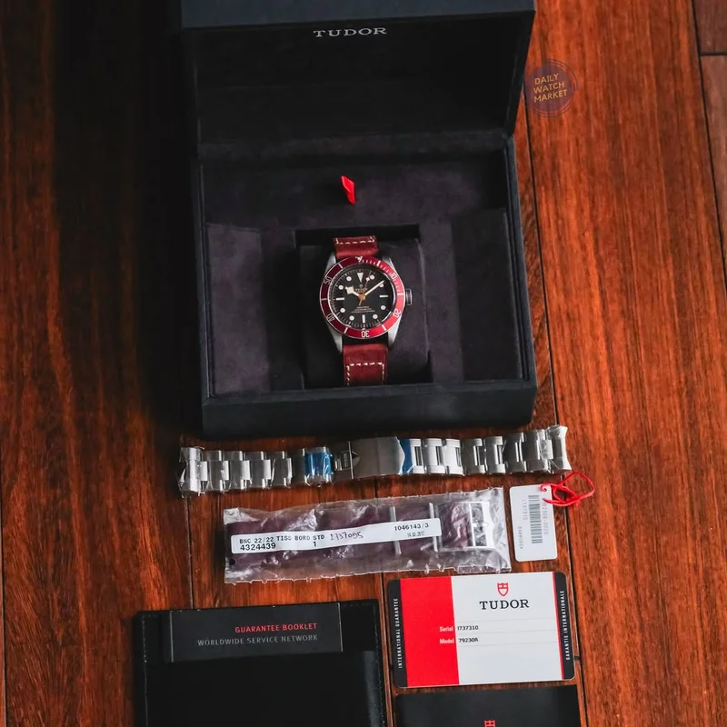 Thumb Heritage Black Bay Red Manufacture / Bracelet