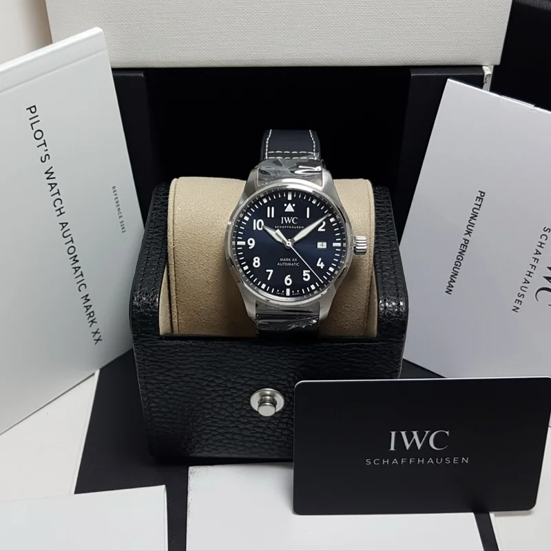 Thumb Pilot's Watch Mark XX Stainless Steel / Blue