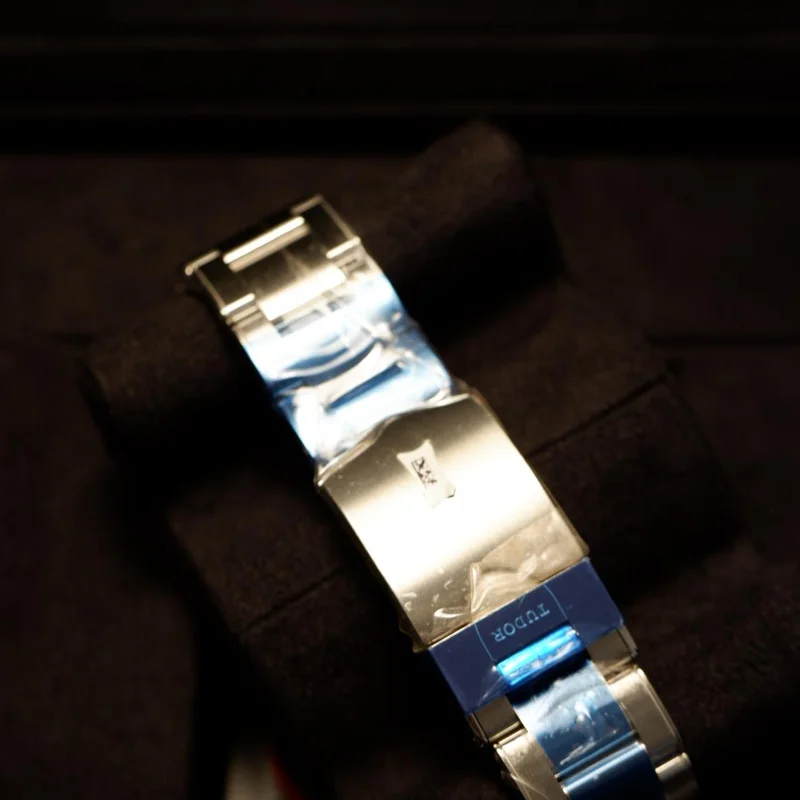 Thumb Black Bay GMT Stainless Steel / Black / Pepsi / Bracelet