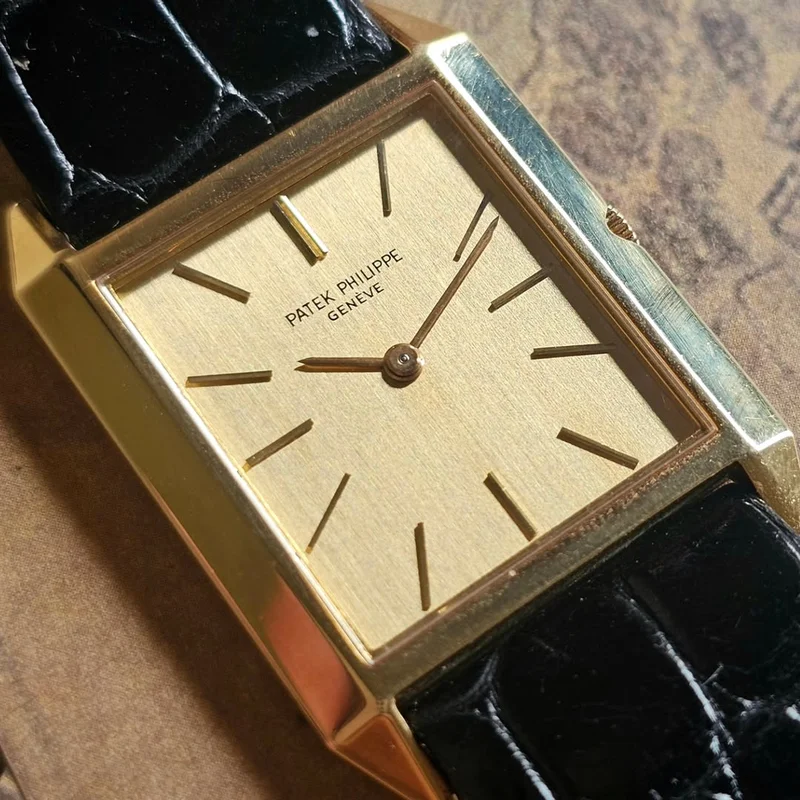 Thumb 18K 'Tank Skater' 3491 Manual Winding