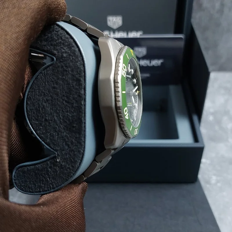 Thumb Aquaracer Professional 300 43 Titanium / Green