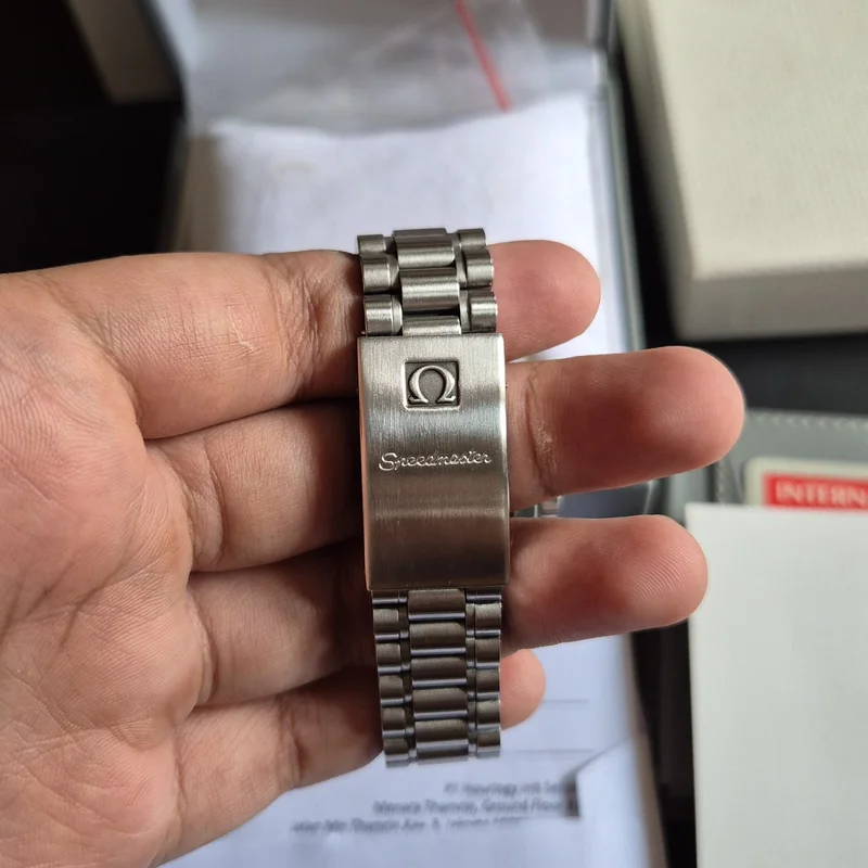 Thumb Speedmaster Professional Moonwatch