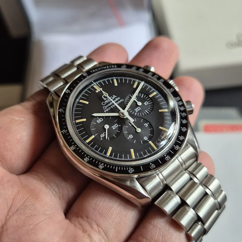 Thumb Speedmaster Professional Moonwatch