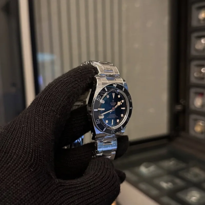 Thumb Black Bay Fifty-Four Stainless Steel / Black / Bracelet