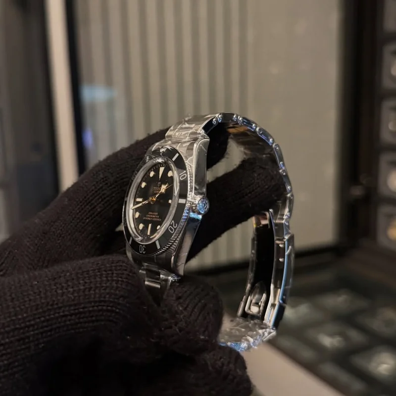 Thumb Black Bay Fifty-Four Stainless Steel / Black / Bracelet