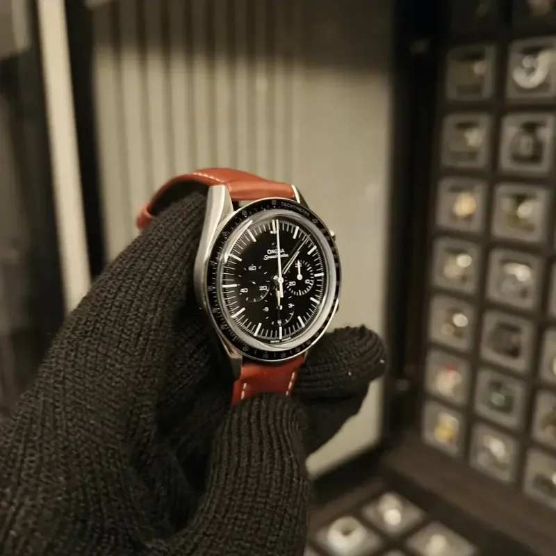 Thumb Speedmaster First Omega in Space