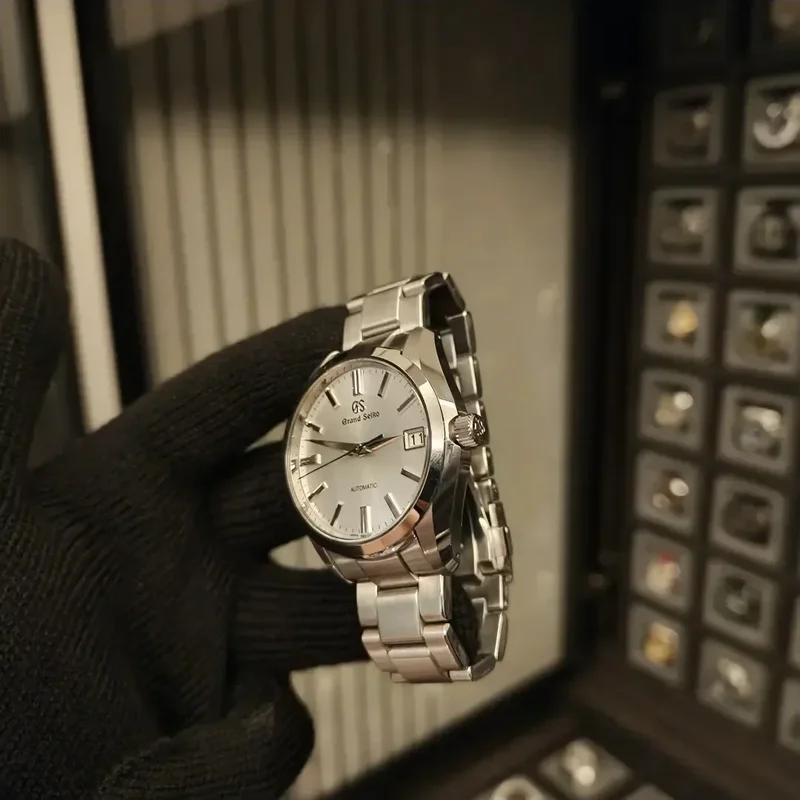 Thumb Automatic Date Stainless Steel / Silver/ Bracelet