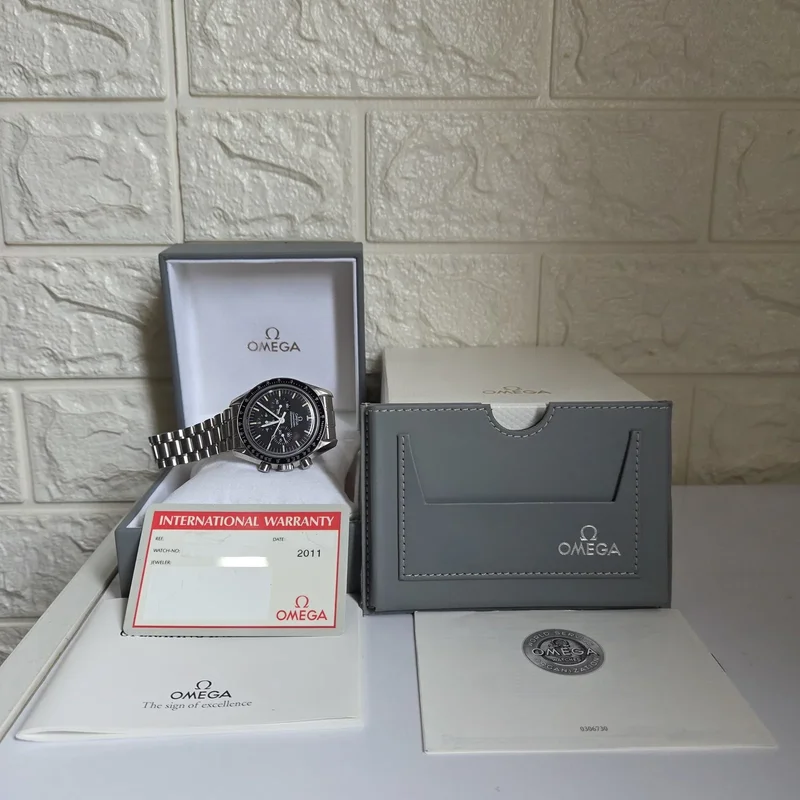 Thumb Speedmaster Professional Moonwatch