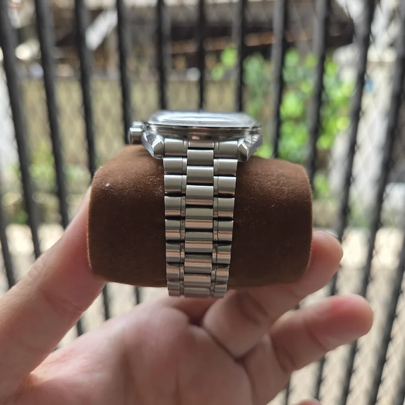 Thumb Speedmaster Professional Moonwatch