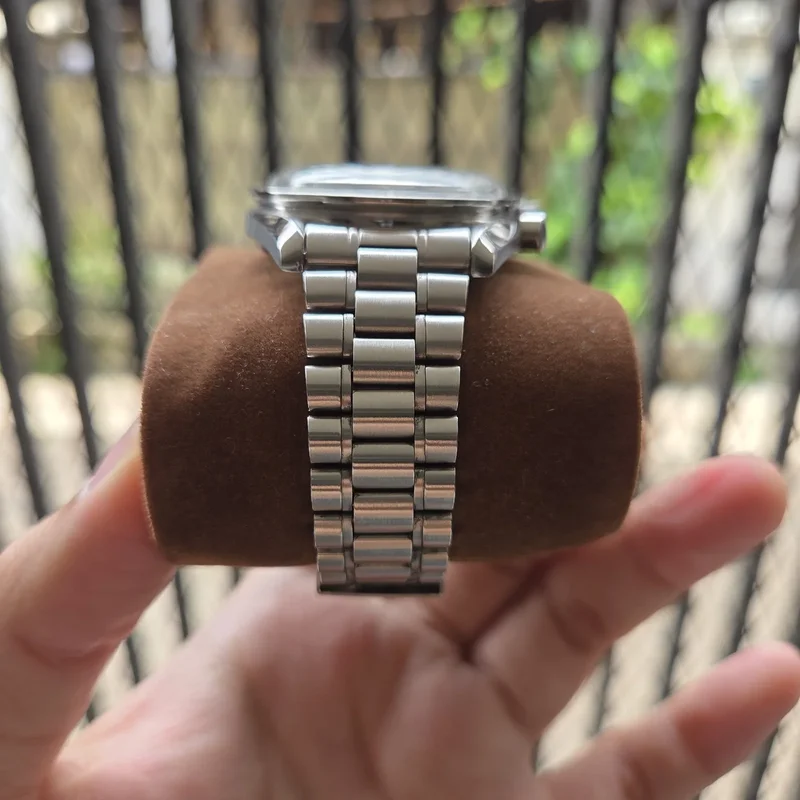 Thumb Speedmaster Professional Moonwatch