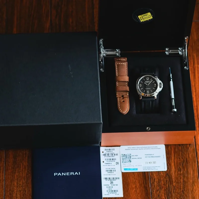 Thumb Luminor Base 44 8 Giorni Stainless Steel / Black