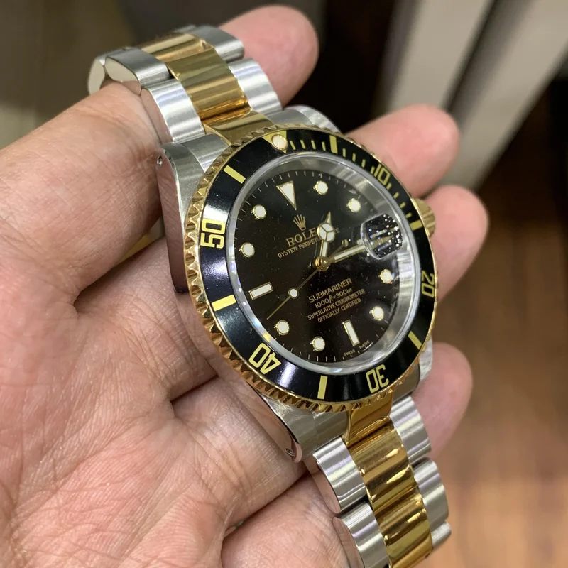 Thumb Submariner Date 16613 Black Superluminova