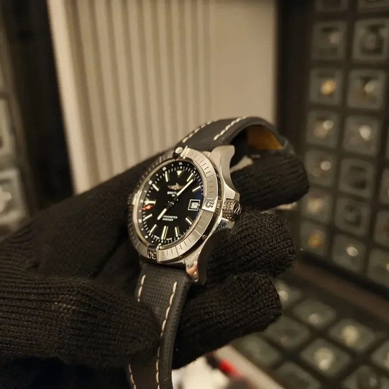 Thumb Avenger Automatic 43 Stainless Steel / Black / Military / Pin