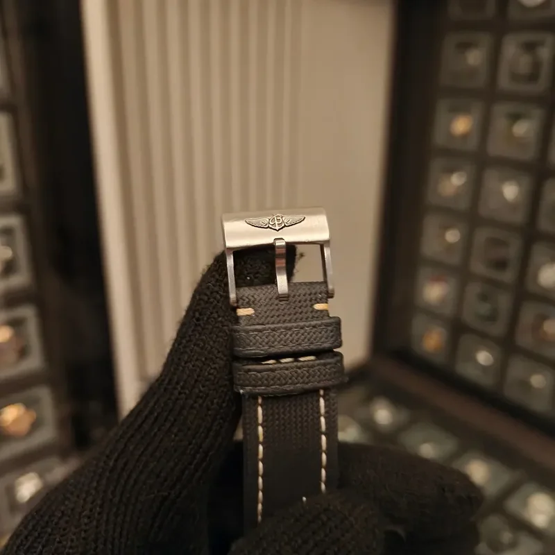 Thumb Avenger Automatic 43 Stainless Steel / Black / Military / Pin