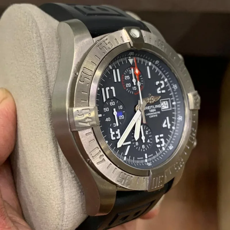 Thumb Avenger Bandit Titanium / Titanium Gray / Silver Hands / Rubber / Pin