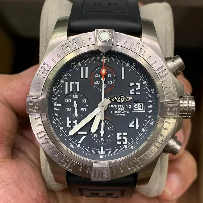 Avenger Bandit Titanium / Titanium Gray / Silver Hands / Rubber / Pin