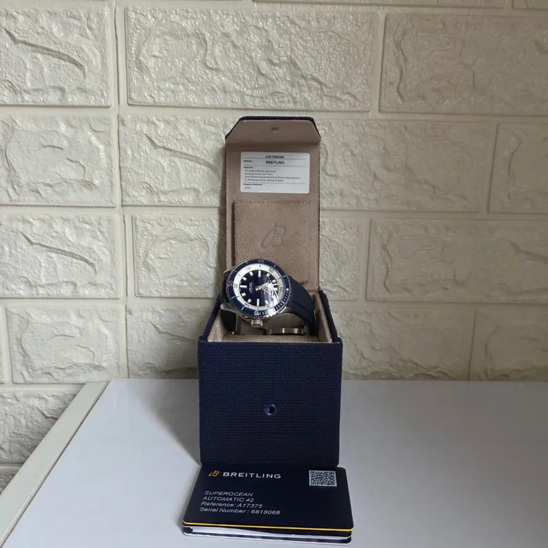 Thumb SuperOcean Automatic 42 Stainless Steel / Blue / Rubber