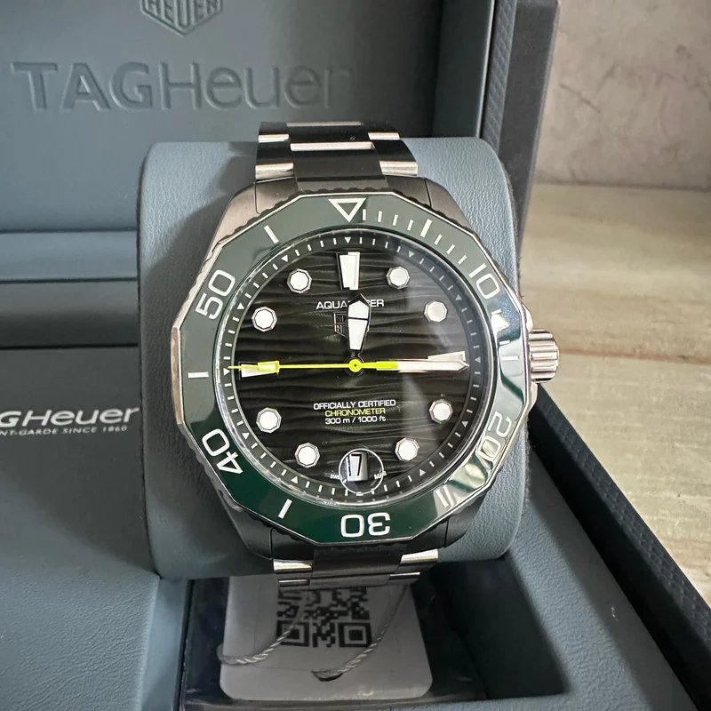 Aquaracer Professional 300 Date 42 Stainless Steel / Green