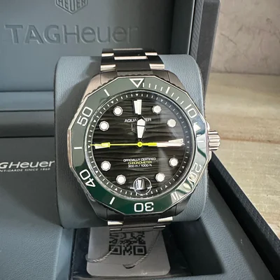 Aquaracer Professional 300 Date 42 Stainless Steel / Green