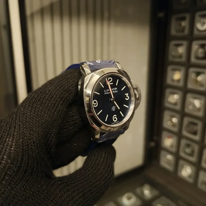 Thumb Luminor Base Logo Blue