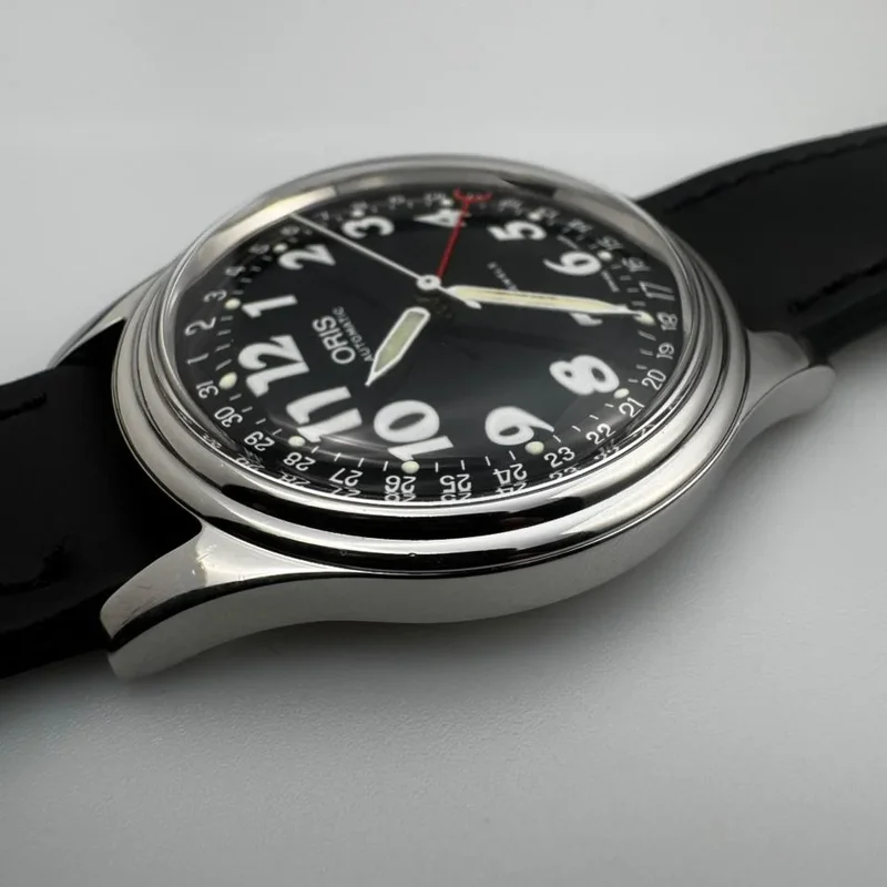 Thumb Pointer Date 36 Stainless Steel / Black