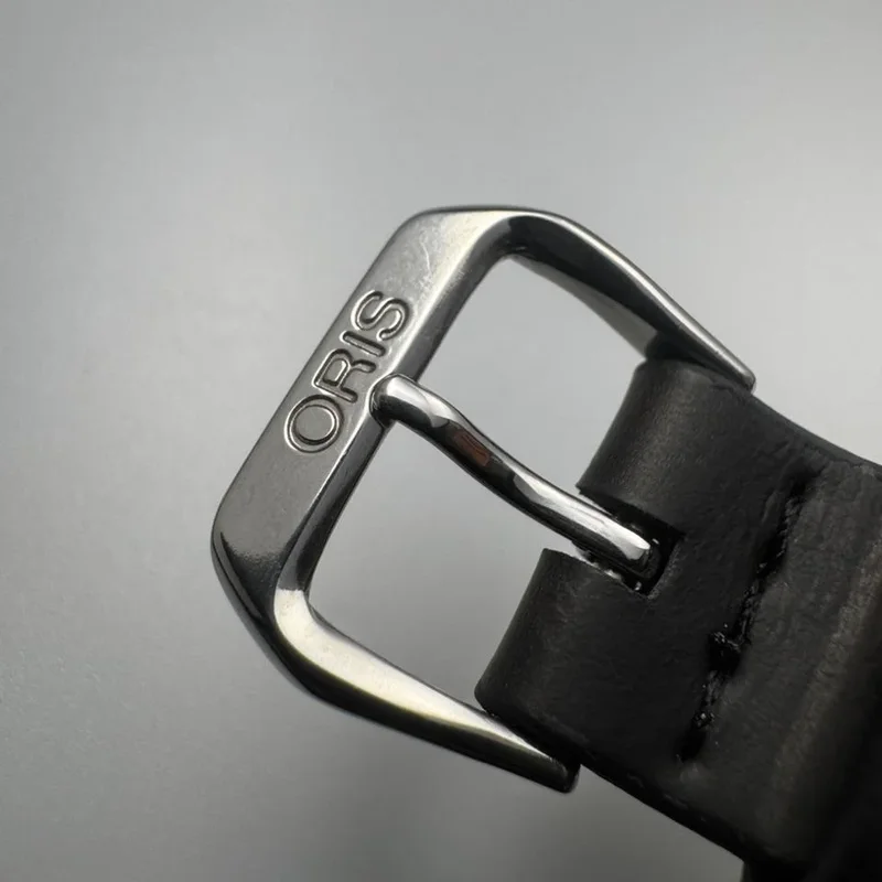 Thumb Pointer Date 36 Stainless Steel / Black