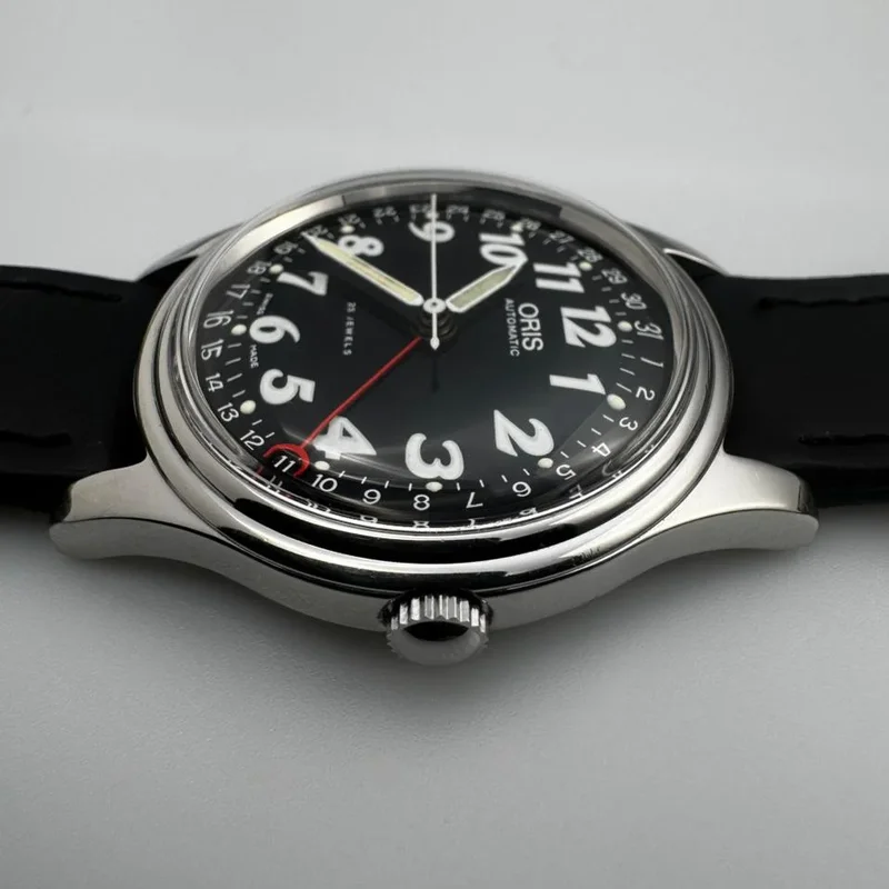 Thumb Pointer Date 36 Stainless Steel / Black