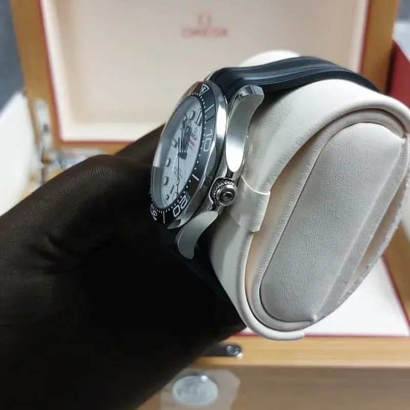 Thumb Seamaster Diver 300M Master Co-Axial 42 Stainless Steel / White / Rubber