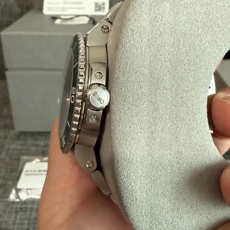 Thumb Aquis Date 43 Stainless Steel / Green / Bracelet