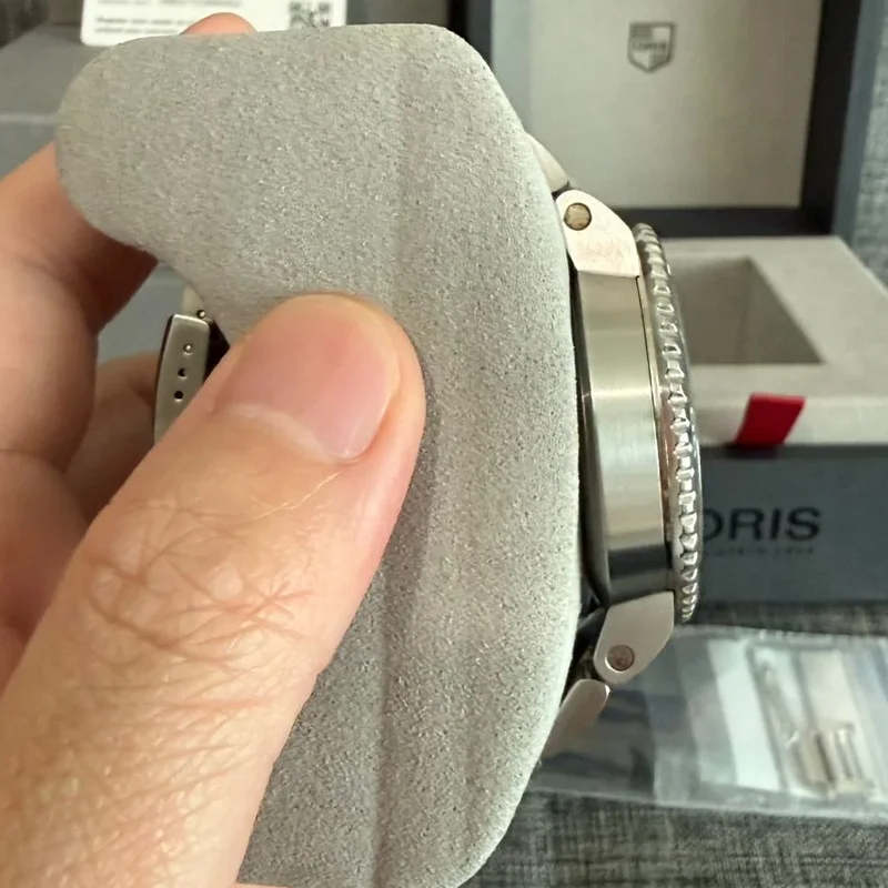 Thumb Aquis Date 43 Stainless Steel / Green / Bracelet