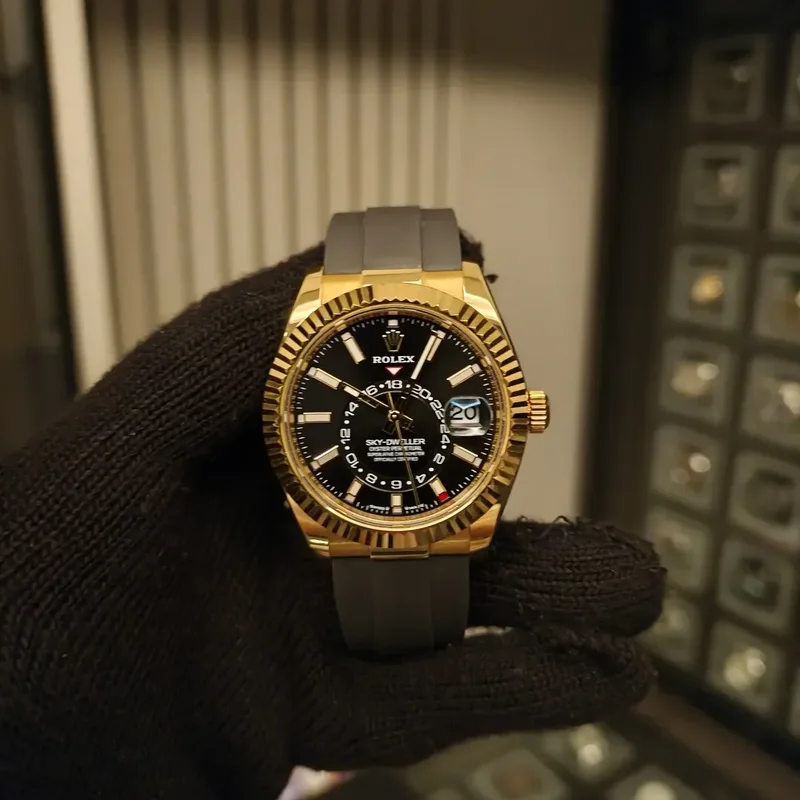 Sky-Dweller Yellow Gold / Black / OysterFlex