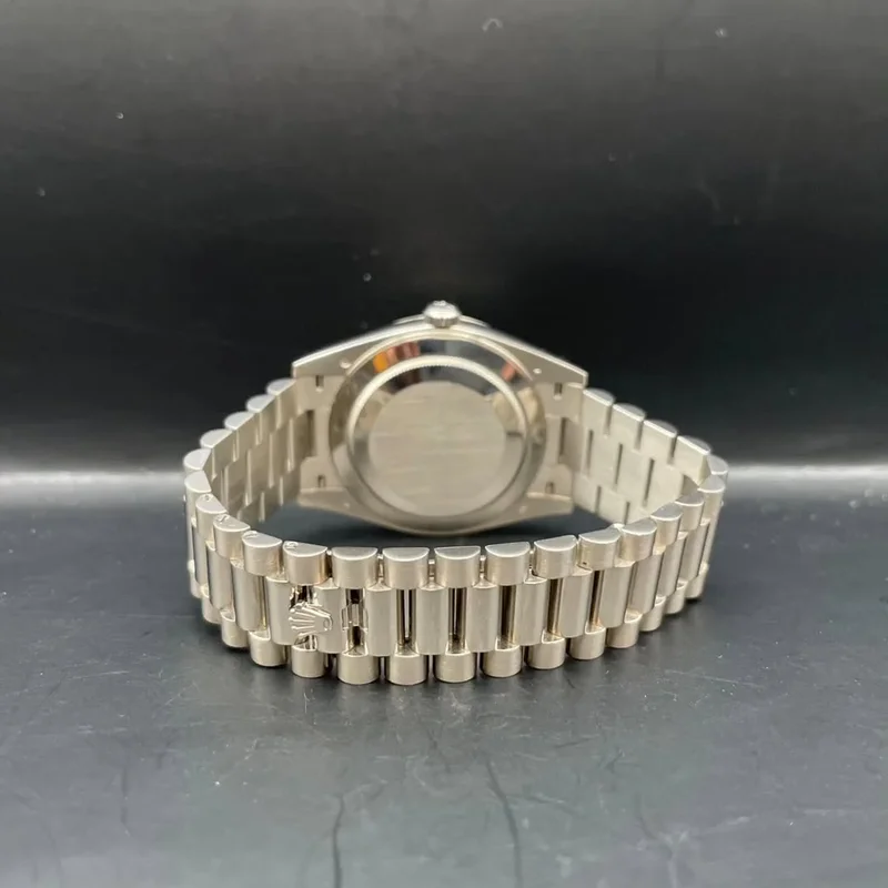 Thumb Day-Date 40 White Gold / Green - Roman
