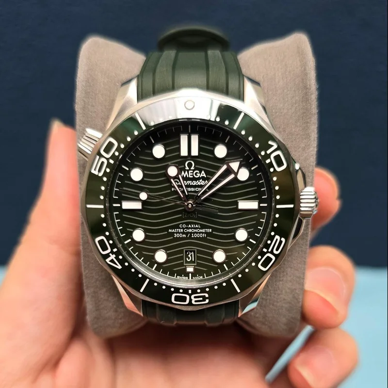 Seamaster Diver 300M Master Co-Axial 42 Stainless Steel / Green / Rubber