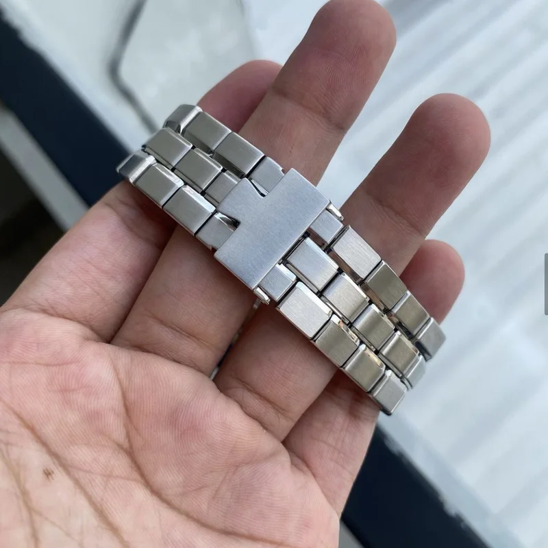 Thumb Overseas Automatic Stainless Steel / White Guiloche / Bracelet