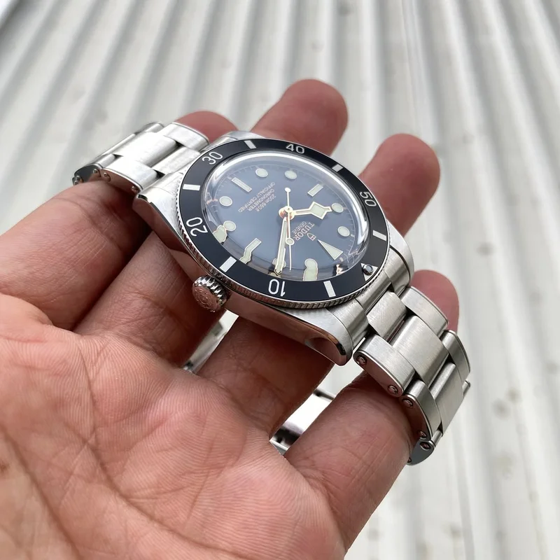 Thumb Black Bay Fifty-Four Stainless Steel / Black / Bracelet