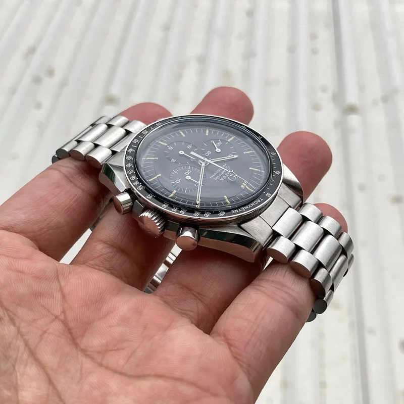 Thumb Speedmaster Professional Moonwatch