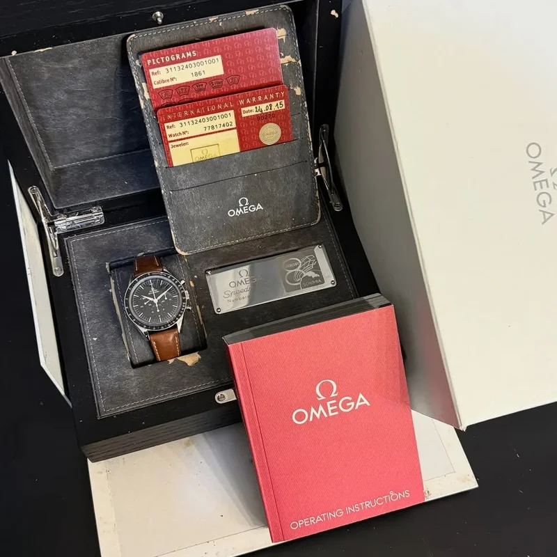 Thumb Speedmaster First Omega in Space