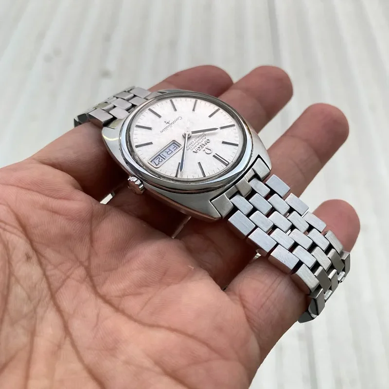 Thumb OMEGA Constellation C-shape 168.027