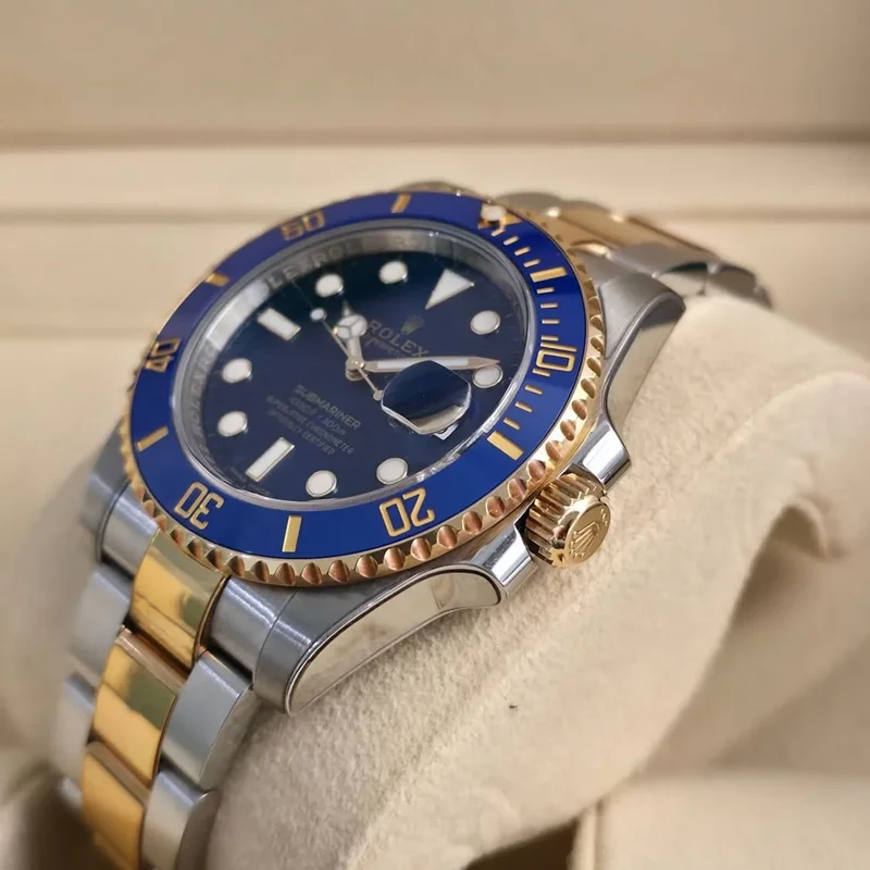Thumb Submariner Date Rolesor / Blue / Cerachrom
