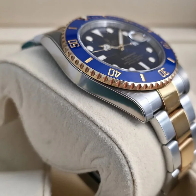 Thumb Submariner Date Rolesor / Blue / Cerachrom