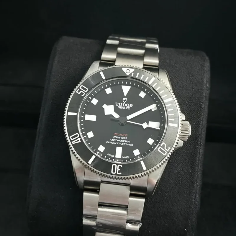 Pelagos 39 Titanium / Black / Bracelet