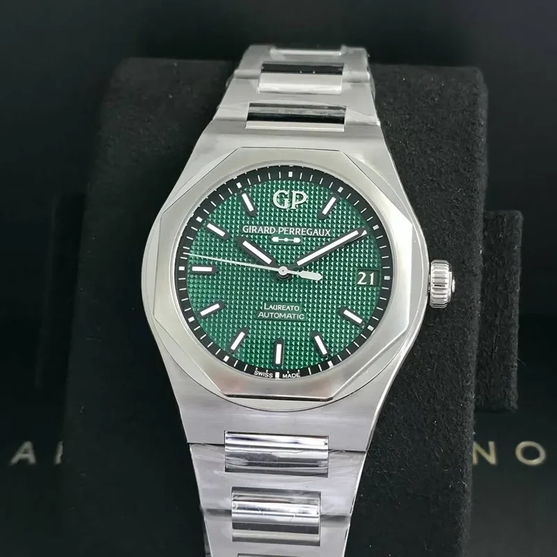 Laureato 42 Automatic Stainless Steel / Green