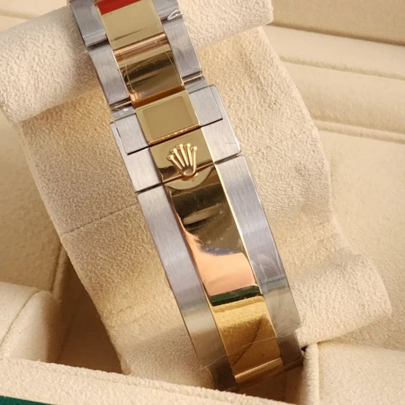 Thumb Submariner Date 41 Stainless Steel / Yellow Gold / Blue