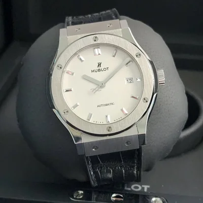 Classic Fusion 42 Titanium / Opaline / Alligator