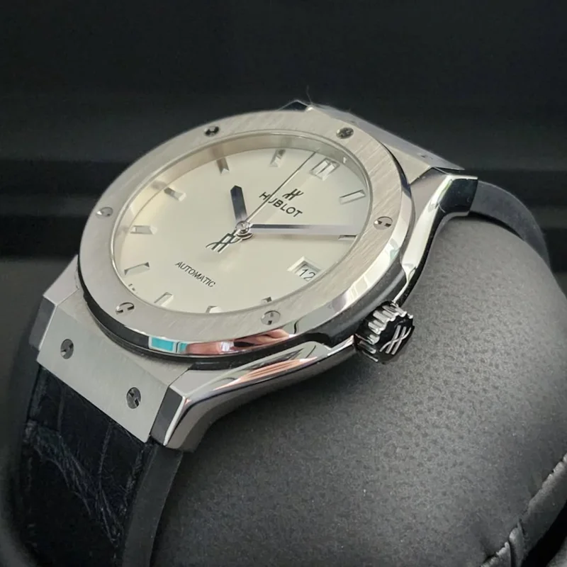 Thumb Classic Fusion 42 Titanium / Opaline / Alligator