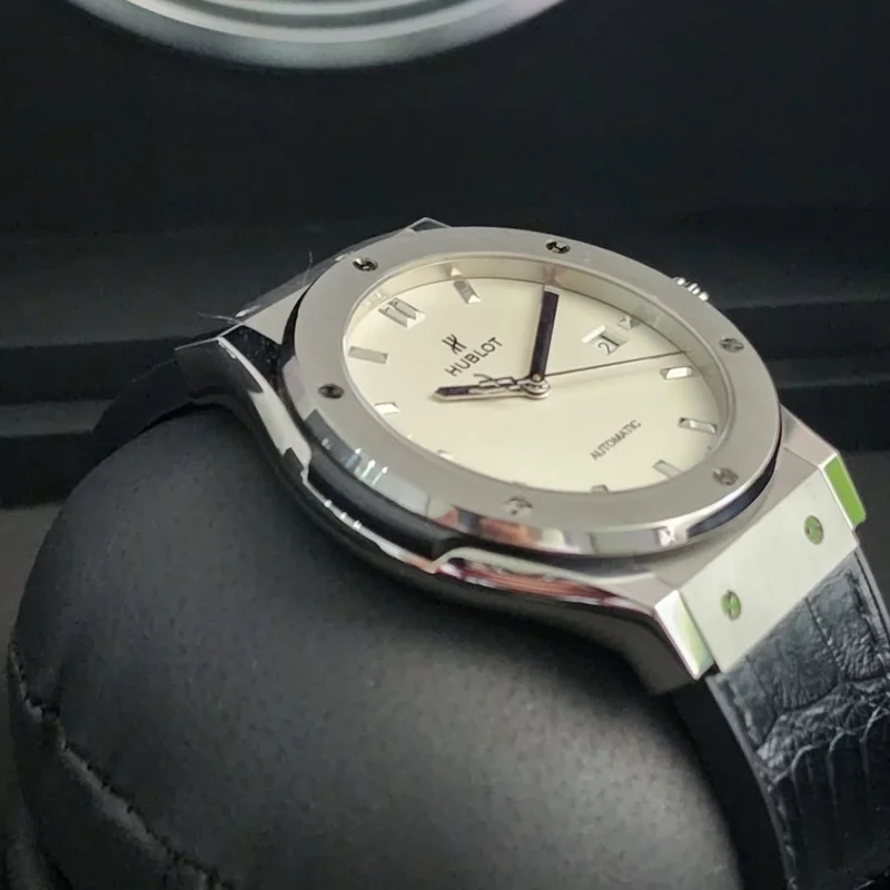 Thumb Classic Fusion 42 Titanium / Opaline / Alligator