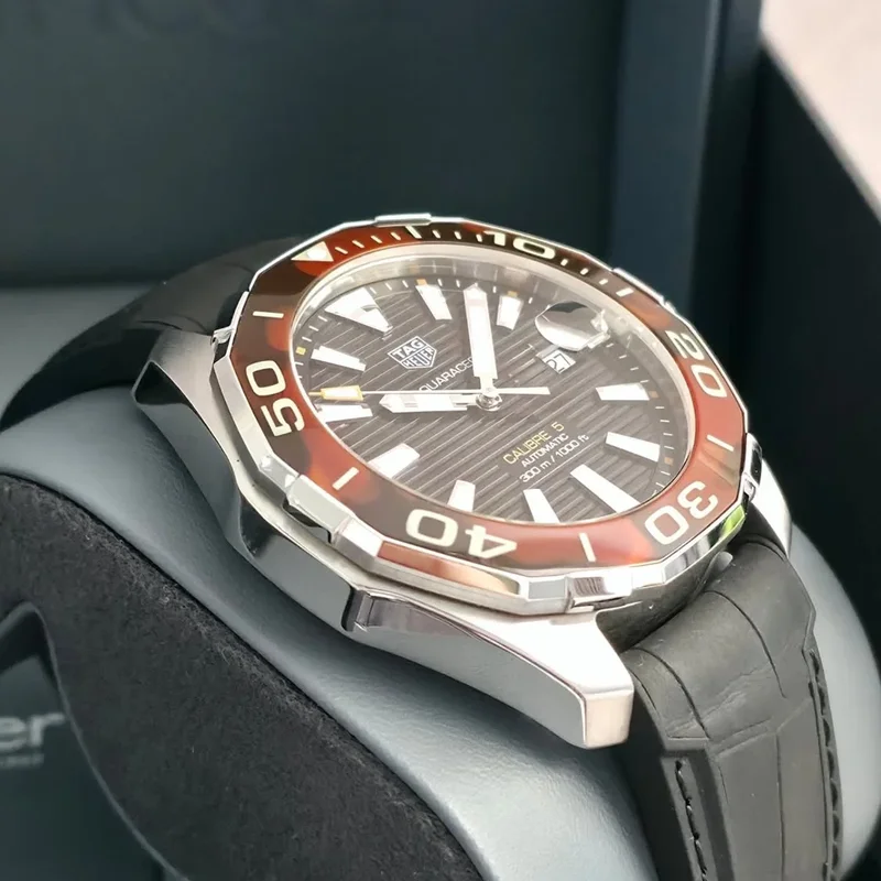 Thumb Aquaracer 300M Calibre 5 43 Tortoise Brown