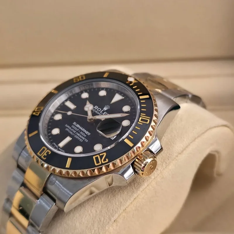 Thumb Submariner Date Rolesor / Black / Cerachrom