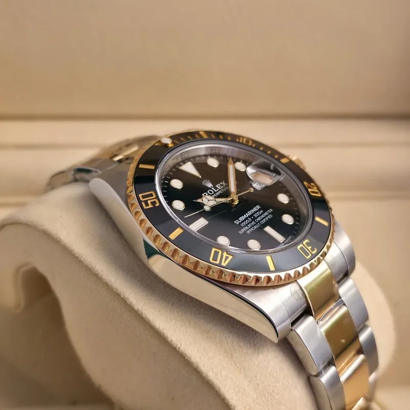 Thumb Submariner Date Rolesor / Black / Cerachrom