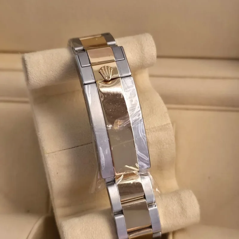 Thumb Submariner Date Rolesor / Black / Cerachrom